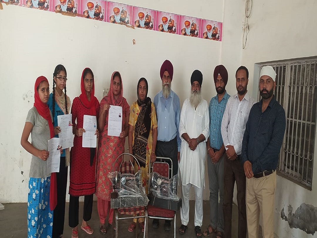 Umang Donate Sewing Machine to Womens  ” Atam-Nirbhar Bharat”